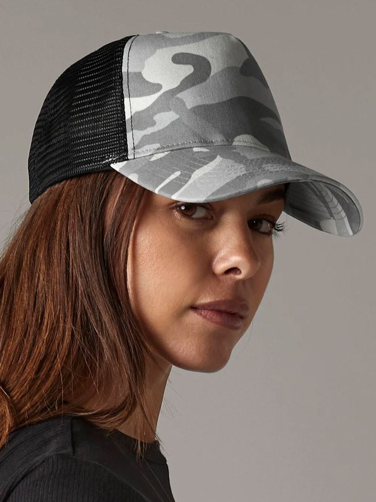 B694 Camo Snapback Trucker Cap image 1