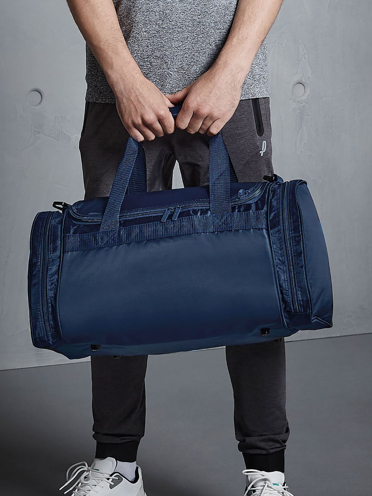 QD70 Sports Holdall image 2