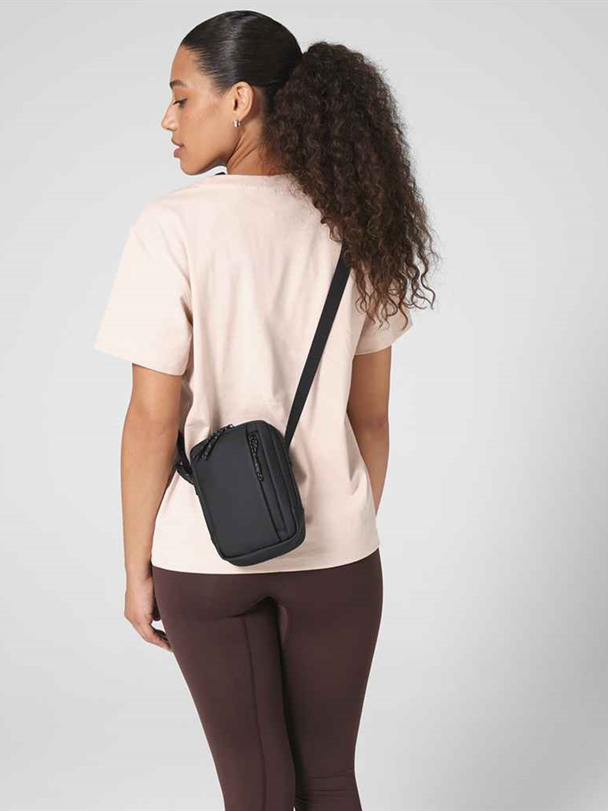 BG319 BagBase Athlux Shoulder Bag image 1