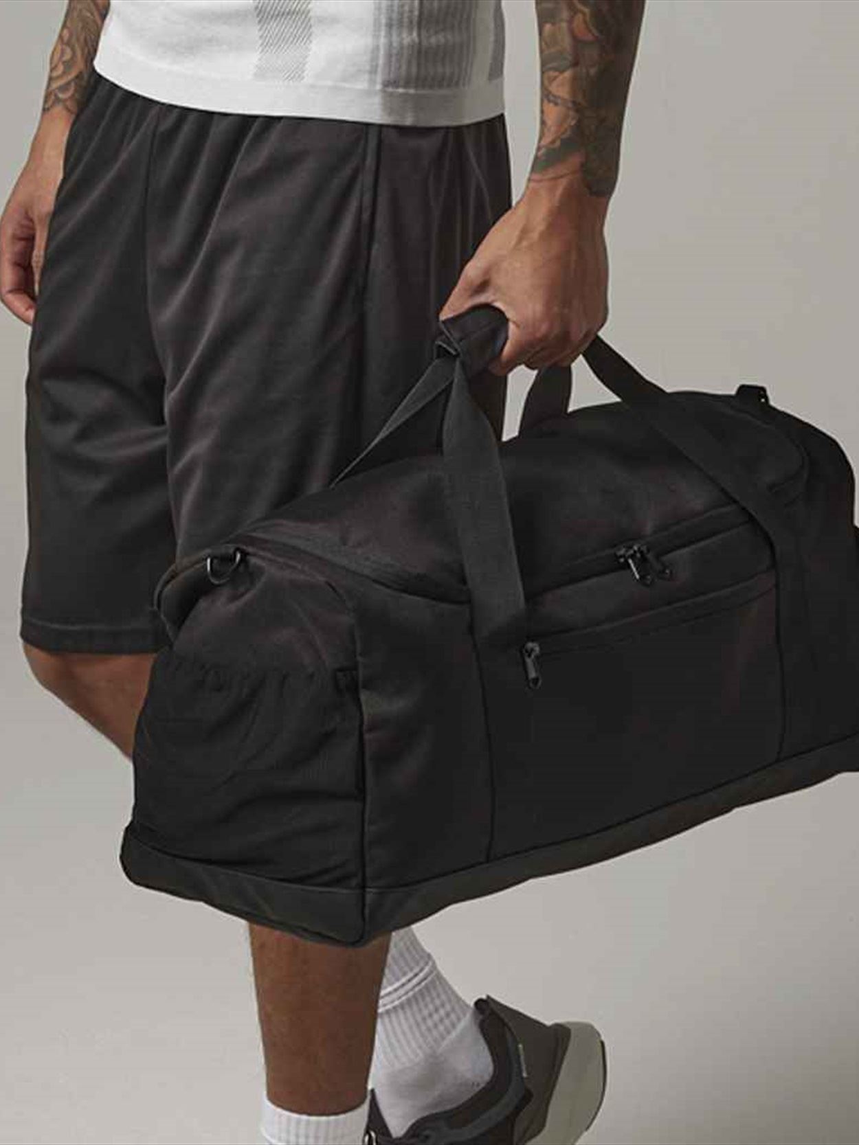 BG561 BagBase Medium Training Holdall image 1