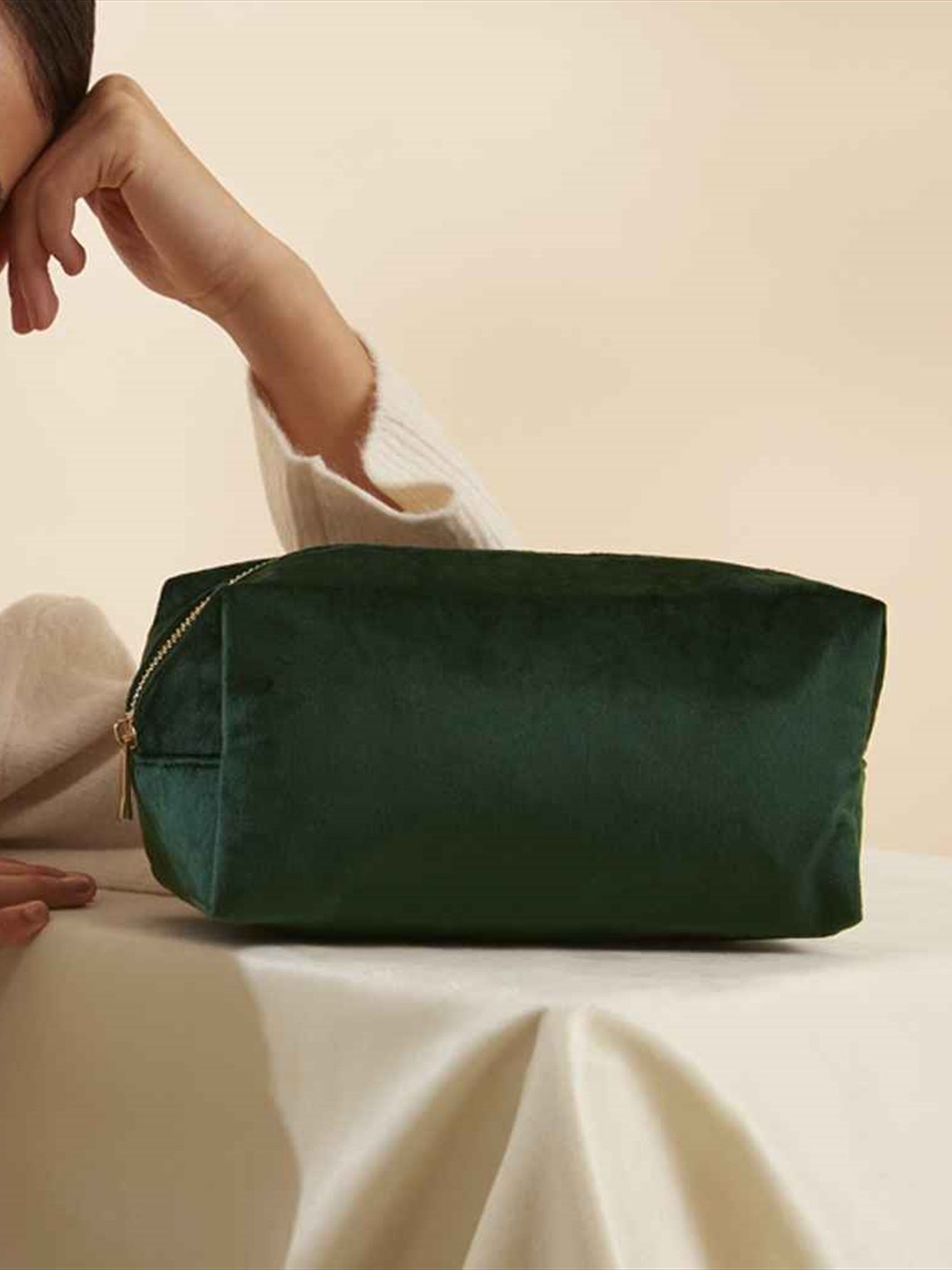 BG716 BagBase Velvet Toiletry/Accessory Case image 1