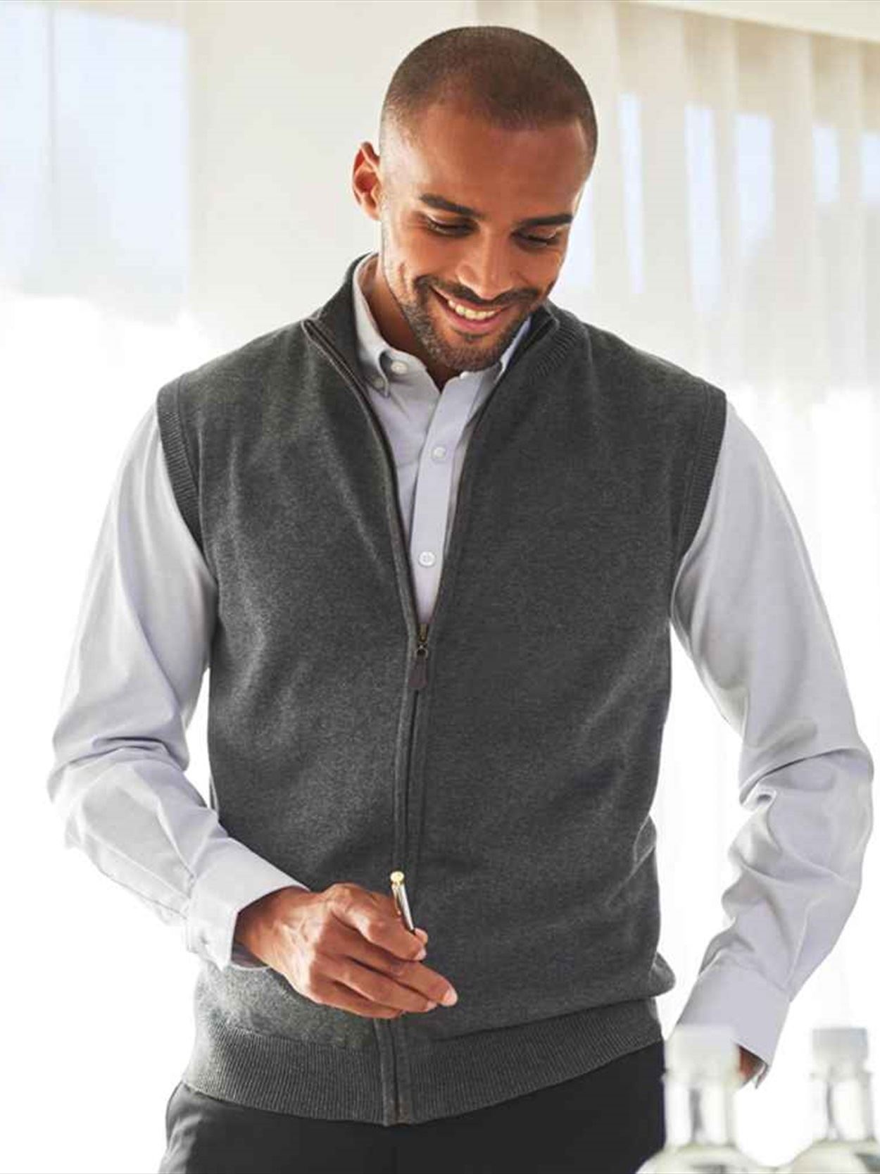 BK557 4372 Brook Taverner Lincoln Knitted Zip Gilet image 1