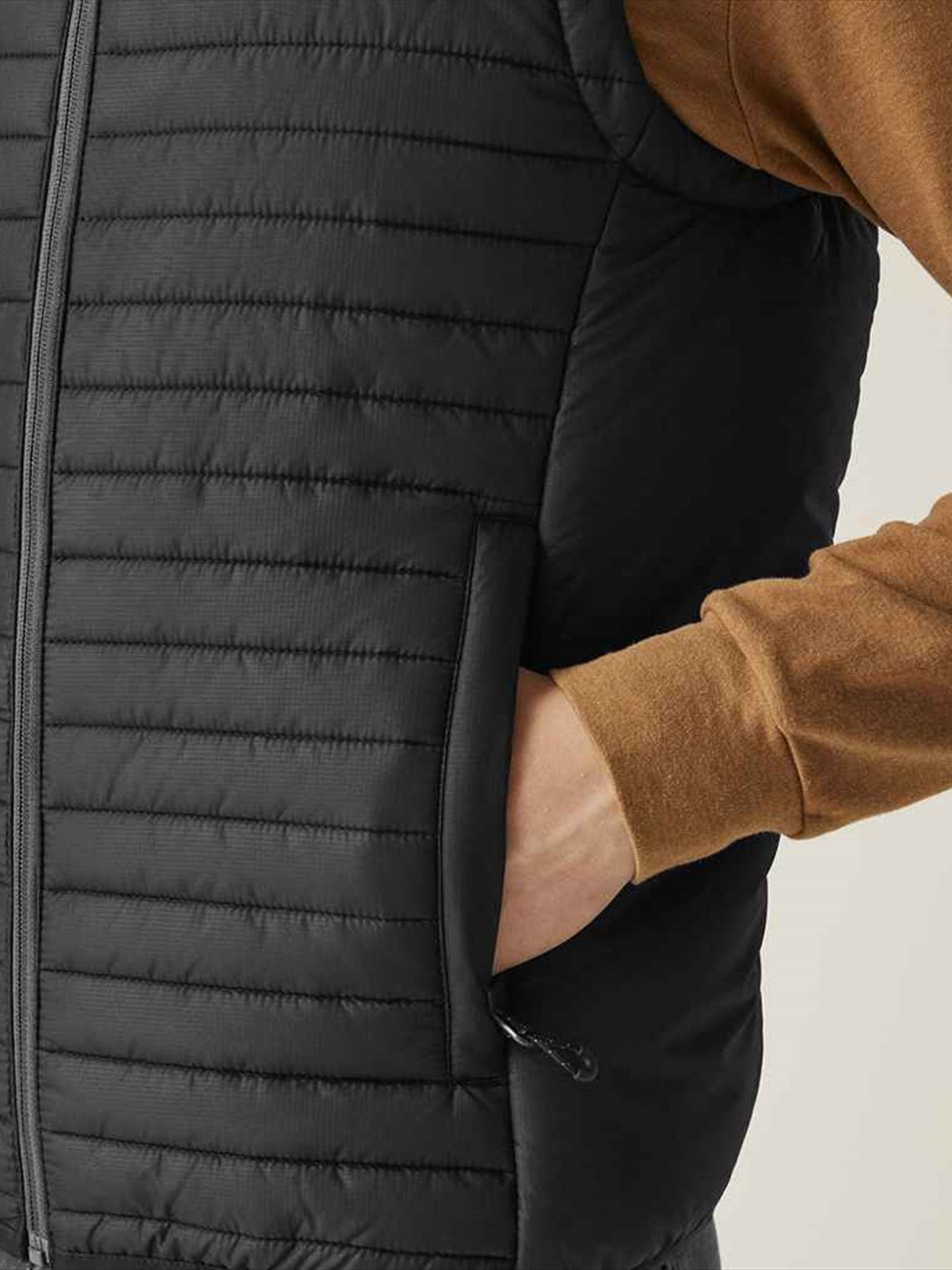 RG2054 TRA861 Regatta Honestly Made Recycled Insulated Bodywarmer image 1