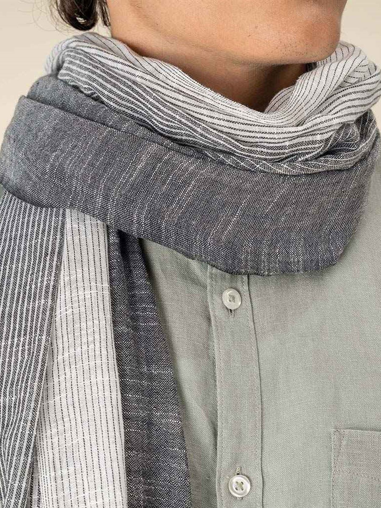 SP151 Spasso Urban Grey Striped Scarf image 1