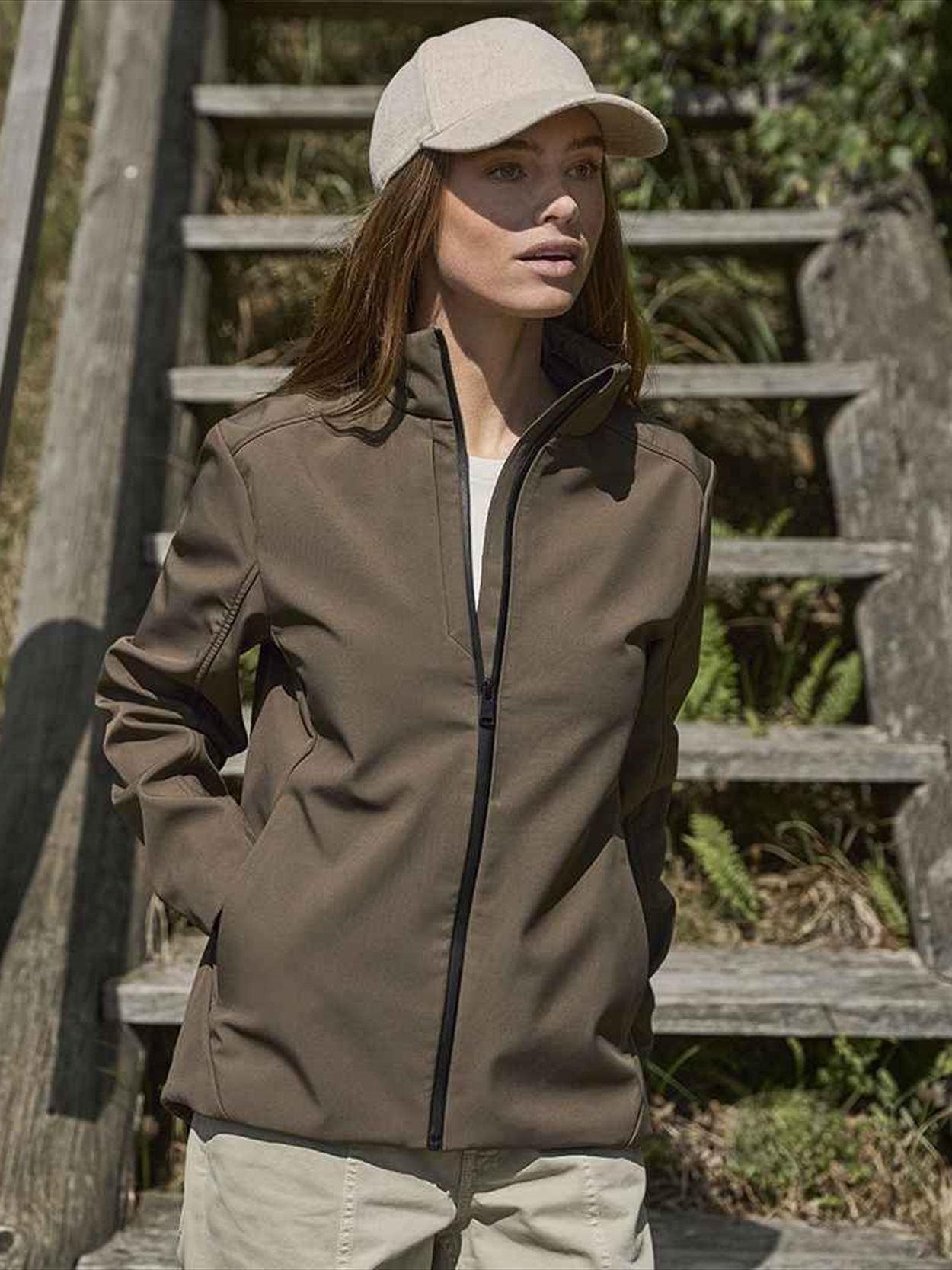 T9521 9521 Tee Jays Ladies Performance Soft Shell Jacket image 1