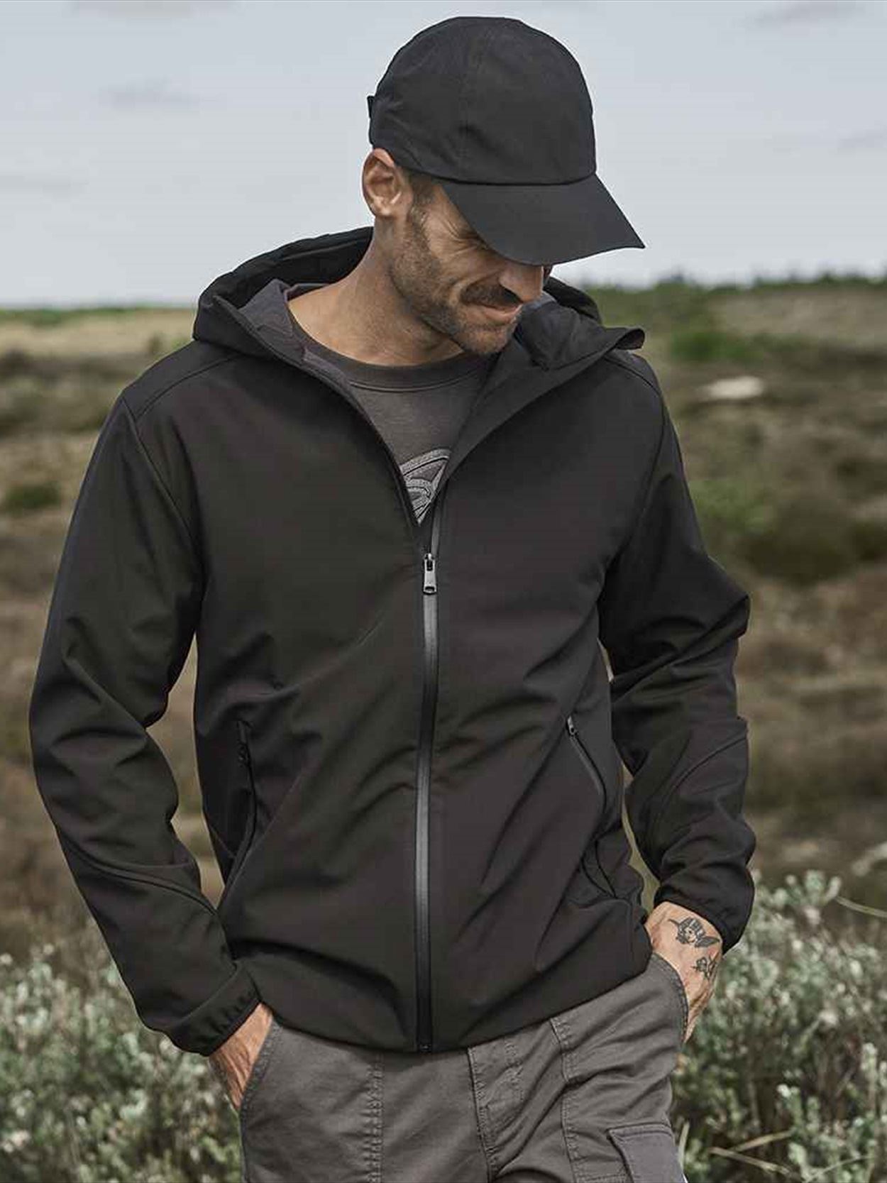 T9524 9524 Tee Jays Performance Hooded Soft Shell Jacket image 1